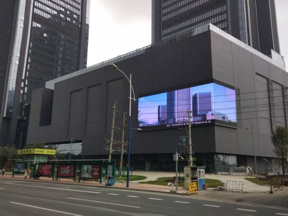 Guangzhou Metro Building project: Outdoor P10 display (300m2)