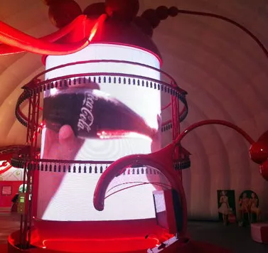Cylindrical screen in foreign shopping malls
